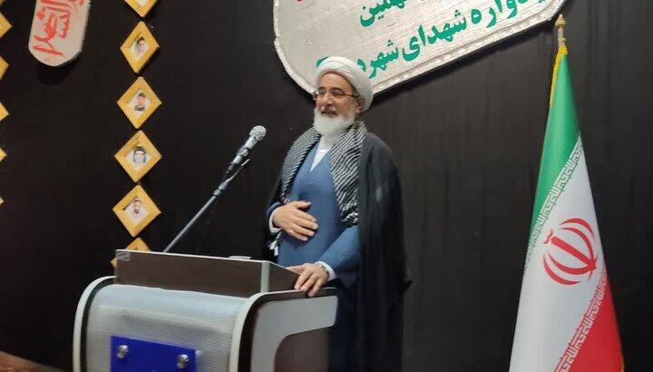 برای ترویج فرهنگ ایثار و شهادت در کنار تبیین انقلاب اسلامی بیش از گذشته تلاش شود