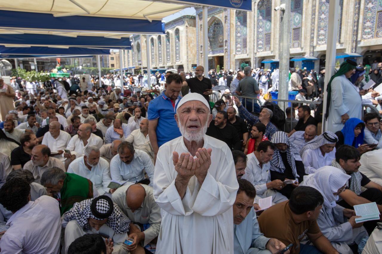 بالصور/ أجواء روحانية إيمانية في زيارة الإمام الحسين (ع) يوم عرفة