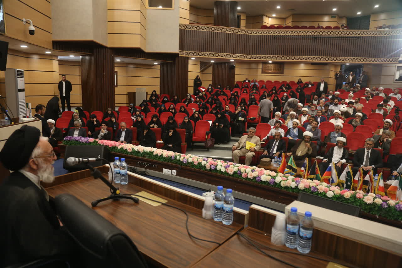 چهارمین همایش بینالمللی معرفت و رسالت حسینی برگزار شد + عکس