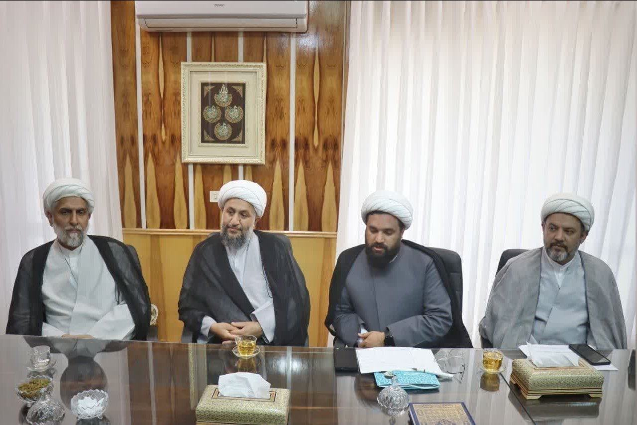 نشست مدیران مراکز حوزوی استان سمنان با استاندار و مسئولان سازمان مدیریت و برنامهریزی استان + عکس