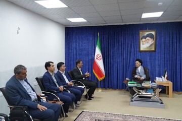 تصاویر/ دیدار رئیس بانک سپه لرستان با نماینده ولی فقیه در استان