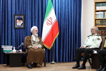 تصاویر/ دیدار فرمانده انتظامی استان قم  با آیت الله اعرافی