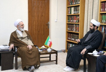 تصاویر/ دیدار رئیس صندوق قرض الحسنه دفتر تبلیغات اسلامی حوزه علمیه قم با آیت الله اعرافی