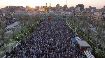 تصاویر/ اقامه نماز عید قربان در بین الحرمین کربلای معلی