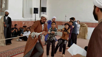 فیلم| اردوی آشنایی با حوزه؛ دانش آموزان مقطع هشتم و نهم در حوزه علمیه فردوس