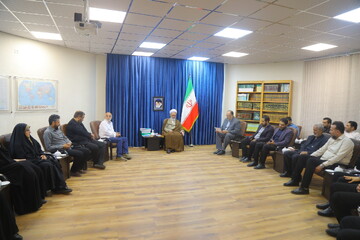 تصاویر / دیدار اعضای هیئت خادم الرضا (ع) با آیت الله اعرافی