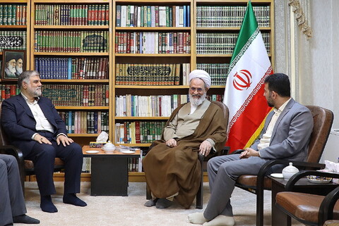 تصاویر/ دیدار شهردار قم با آیت الله اعرافی