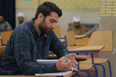 برگزاری امتحان شفاهی در مدرسه آیت الله آخوند (ره)
