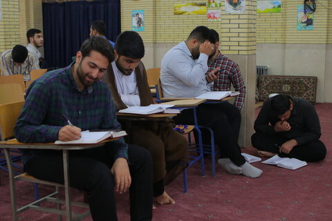 برگزاری امتحان شفاهی در مدرسه آیت الله آخوند (ره)