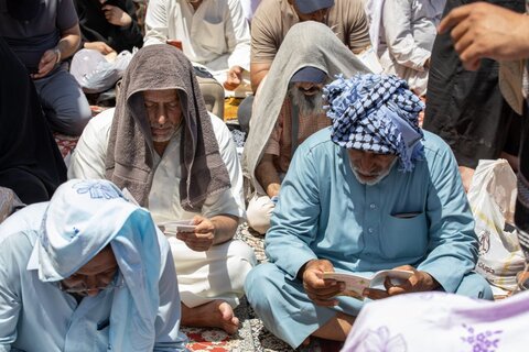 أجواء روحانية إيمانية في زيارة الإمام الحسين يوم عرفة