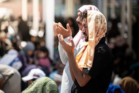 أجواء روحانية إيمانية في زيارة الإمام الحسين يوم عرفة