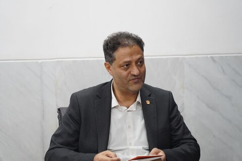 تصاویر دیدار رئیس و جمعی از کارکنان بانک سپه لرستان با نماینده ولی فقیه در استان