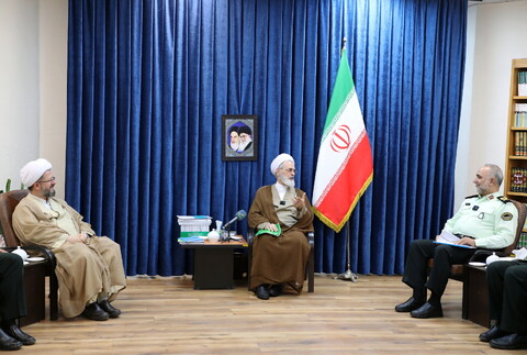 تصاویر/ دیدار فرمانده انتظامی استان قم  با آیت الله اعرافی