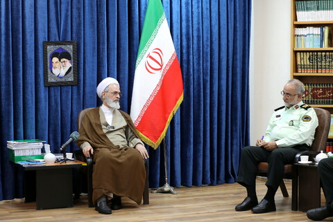 تصاویر/ دیدار فرمانده انتظامی استان قم  با آیت الله اعرافی