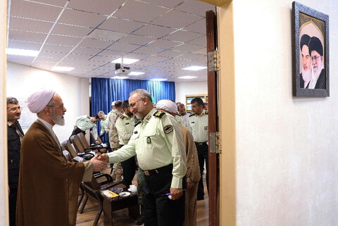 تصاویر/ دیدار فرمانده انتظامی استان قم  با آیت الله اعرافی