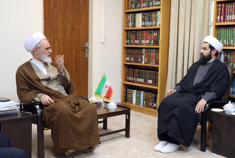 تصاویر/دیدار رئیس صندوق قرض الحسنه دفتر تبلیغات اسلامی حوزه علمیه با آیت الله اعرافی