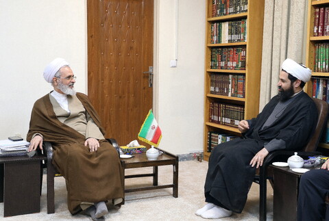 تصاویر/دیدار رئیس صندوق قرض الحسنه دفتر تبلیغات اسلامی حوزه علمیه با آیت الله اعرافی