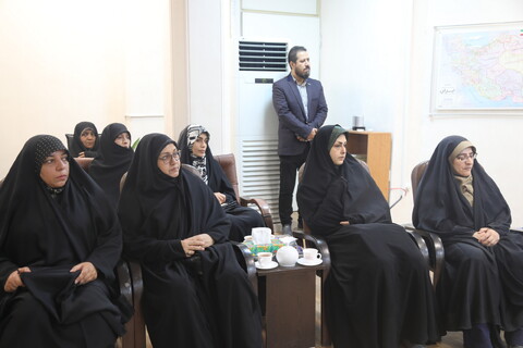 تصاویر / دیدار اعضای هیئت خادم الرضا (ع) با آیت الله اعرافی