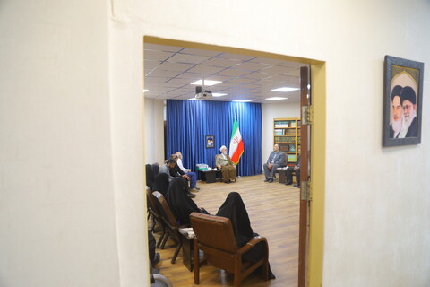 تصاویر / دیدار اعضای هیئت خادم الرضا (ع) با آیت الله اعرافی