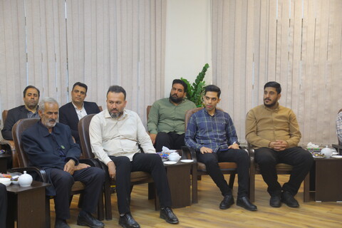 تصاویر / دیدار اعضای هیئت خادم الرضا (ع) با آیت الله اعرافی