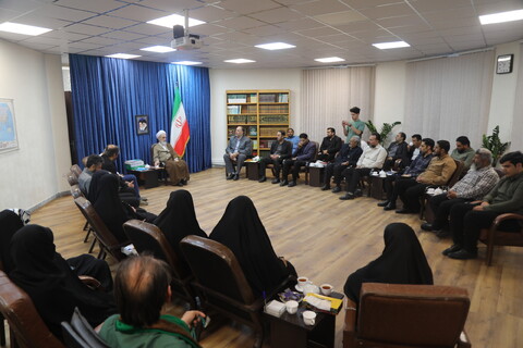 تصاویر / دیدار اعضای هیئت خادم الرضا (ع) با آیت الله اعرافی