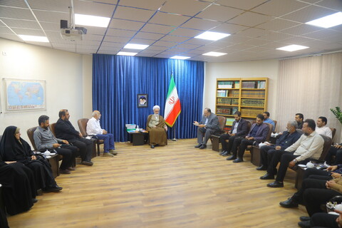 تصاویر / دیدار اعضای هیئت خادم الرضا (ع) با آیت الله اعرافی