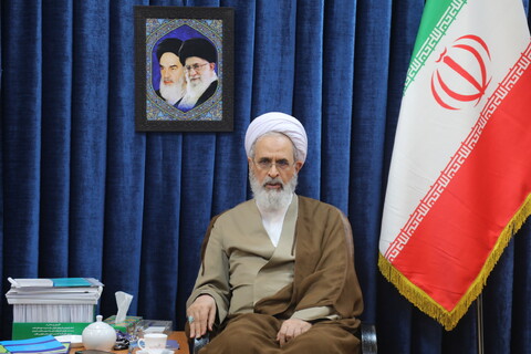 تصاویر / دیدار اعضای هیئت خادم الرضا (ع) با آیت الله اعرافی