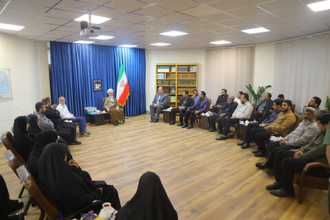 تصاویر / دیدار اعضای هیئت خادم الرضا (ع) با آیت الله اعرافی