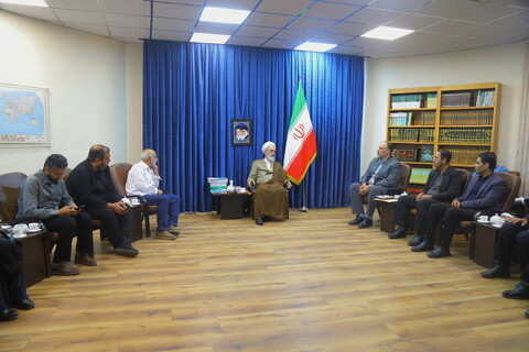 تصاویر / دیدار اعضای هیئت خادم الرضا (ع) با آیت الله اعرافی