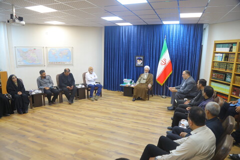 تصاویر / دیدار اعضای هیئت خادم الرضا (ع) با آیت الله اعرافی