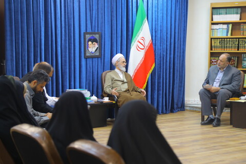 تصاویر / دیدار اعضای هیئت خادم الرضا (ع) با آیت الله اعرافی