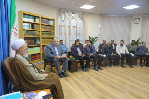 تصاویر / دیدار اعضای هیئت خادم الرضا (ع) با آیت الله اعرافی