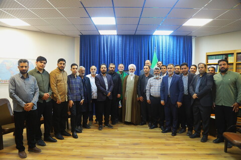 تصاویر / دیدار اعضای هیئت خادم الرضا (ع) با آیت الله اعرافی
