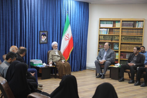 تصاویر / دیدار اعضای هیئت خادم الرضا (ع) با آیت الله اعرافی