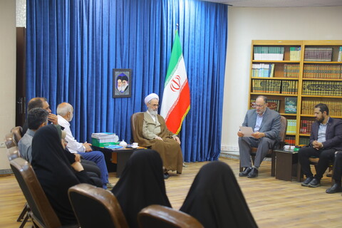 تصاویر / دیدار اعضای هیئت خادم الرضا (ع) با آیت الله اعرافی