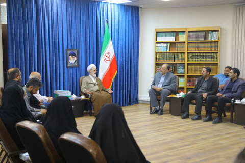 تصاویر / دیدار اعضای هیئت خادم الرضا (ع) با آیت الله اعرافی