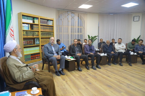 تصاویر / دیدار اعضای هیئت خادم الرضا (ع) با آیت الله اعرافی