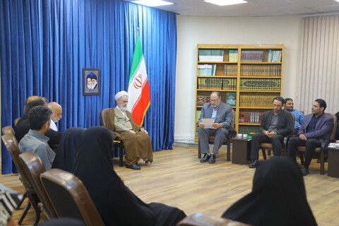 تصاویر / دیدار اعضای هیئت خادم الرضا (ع) با آیت الله اعرافی