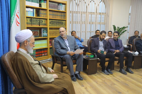 تصاویر / دیدار اعضای هیئت خادم الرضا (ع) با آیت الله اعرافی