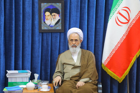 تصاویر / دیدار اعضای هیئت خادم الرضا (ع) با آیت الله اعرافی