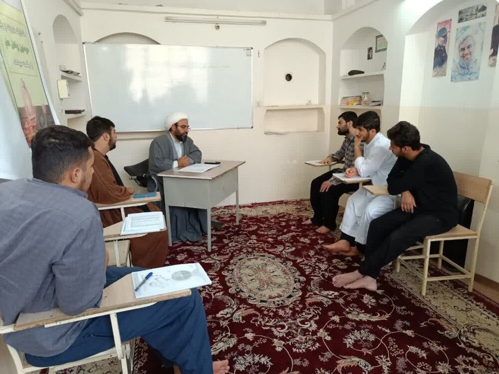 دوره آموزش آشنایی طب اسلامی در آران و بیدگل برگزار شد+ عکس