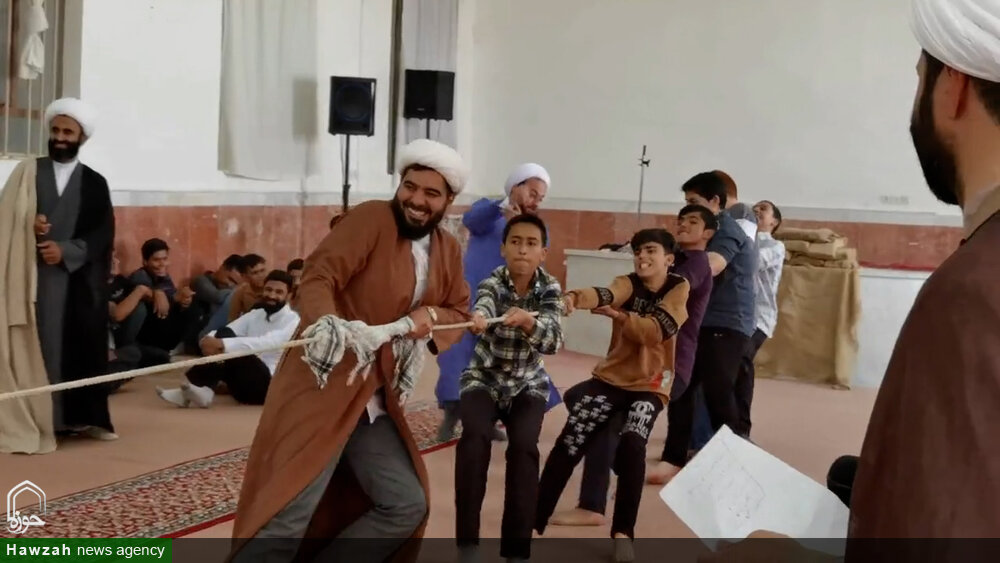 فیلم| اردوی آشنایی با حوزه؛ دانش آموزان مقطع هشتم و نهم در حوزه علمیه فردوس