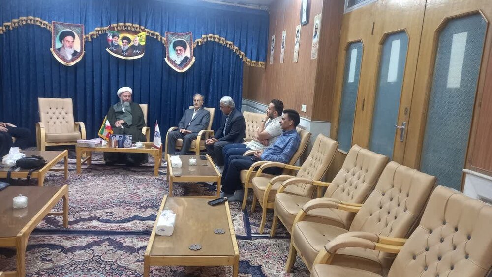 دیدار مسئولان مؤسسه عمران و توسعه با امام جمعه آران و بیدگل