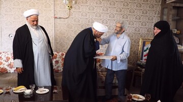 تجلیل رئیس سازمان بسیج طلاب کشور از خانواده شهید کمال قاسمی