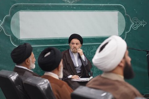 تصاویر گردهمایی ائمه جماعات با حضور نماینده ولی فقیه در استان لرستان