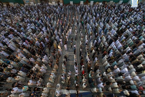 برگزاری نماز عید قربان در حرم امامین کاظمین (علیهما السلام)
