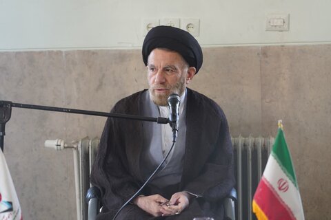 برگزاری نشست تبیینی اندیشه اللهی و سیاسی امام (ره)در خرم آباد