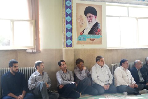 برگزاری نشست تبیینی اندیشه اللهی و سیاسی امام (ره)در خرم آباد