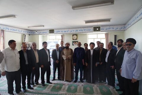 برگزاری نشست تبیینی اندیشه اللهی و سیاسی امام (ره)در خرم آباد