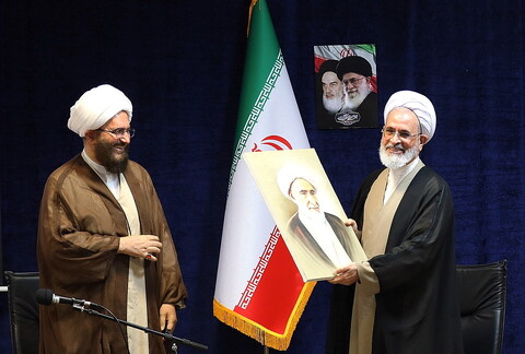 تصاویر/ دیدار رئیس شورای سیاست گذاری ائمه جمعه با آیت الله اعرافی